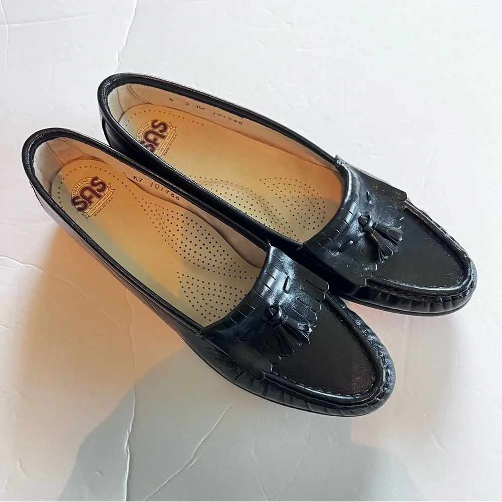 NWOT SAS Women's Tassel Kiltie Loafers in Brown size 8S